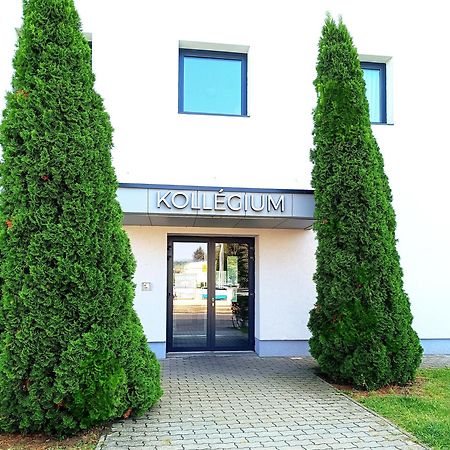 Famulus Kollegium Hostel Gyor Ngoại thất bức ảnh