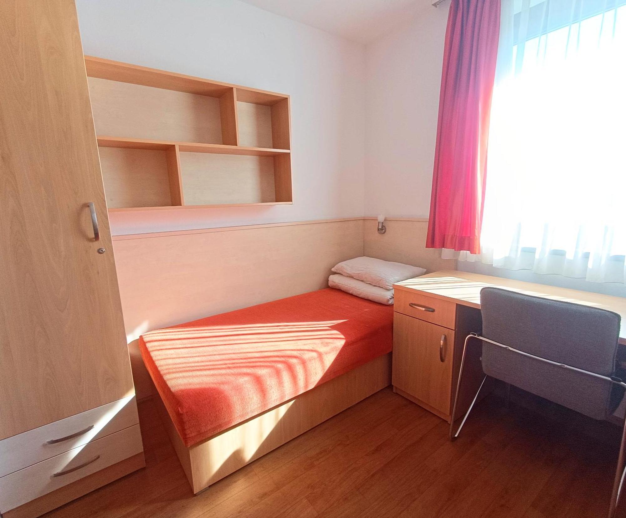 Famulus Kollegium Hostel Gyor Ngoại thất bức ảnh