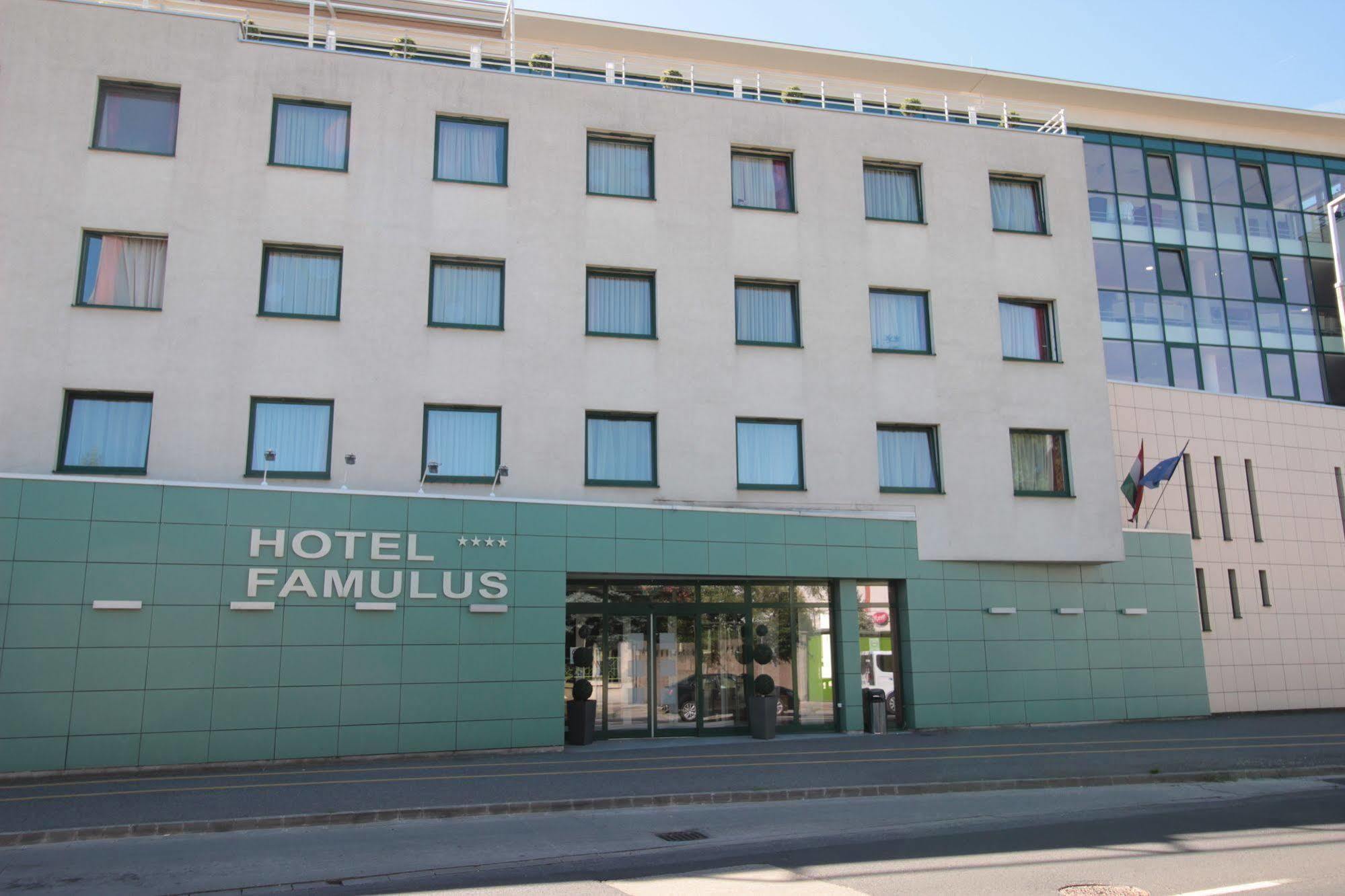 Famulus Kollegium Hostel Gyor Ngoại thất bức ảnh