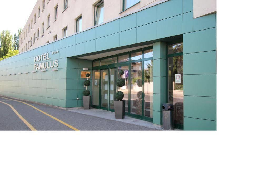 Famulus Kollegium Hostel Gyor Ngoại thất bức ảnh