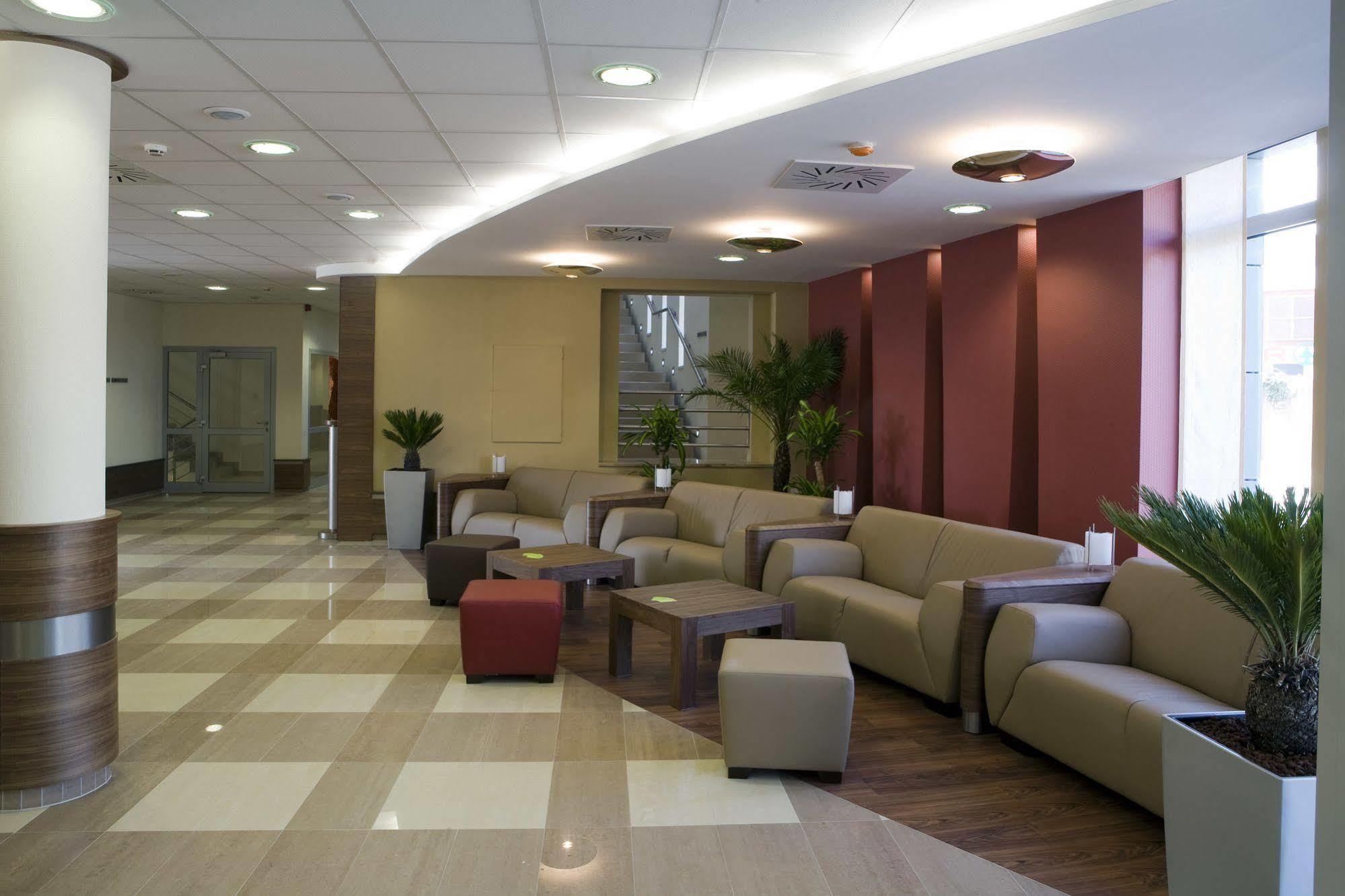 Famulus Kollegium Hostel Gyor Ngoại thất bức ảnh