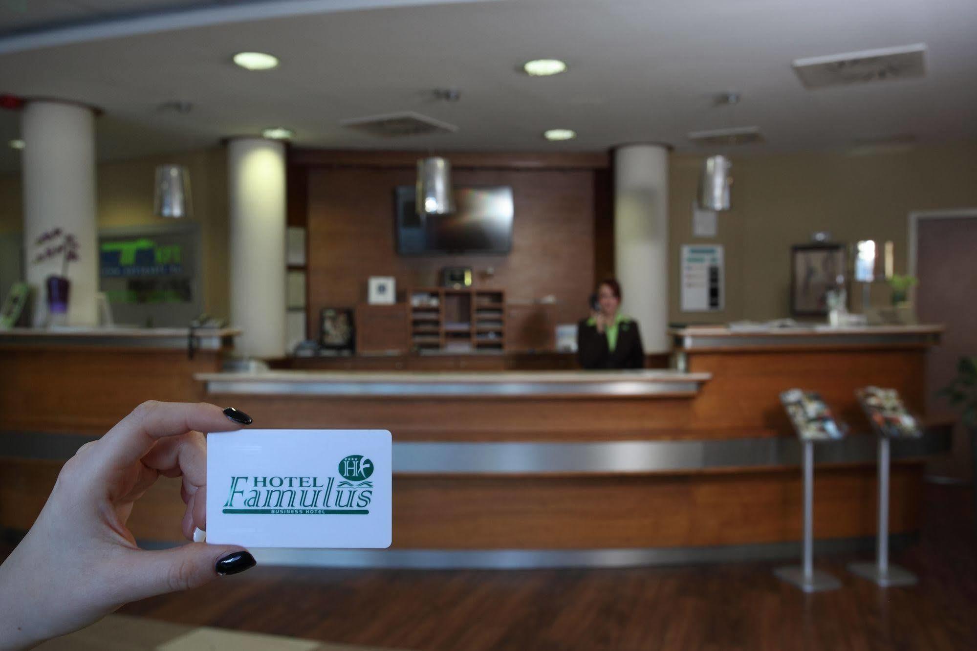 Famulus Kollegium Hostel Gyor Ngoại thất bức ảnh